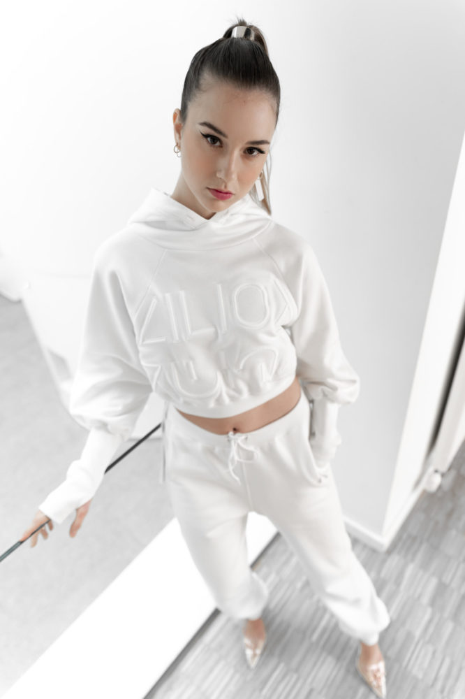 pull crop sweat coton bio blanc broderie 3D devant